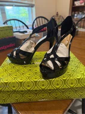 Gianni Bini black platform patent leather high heels, brand new size 6